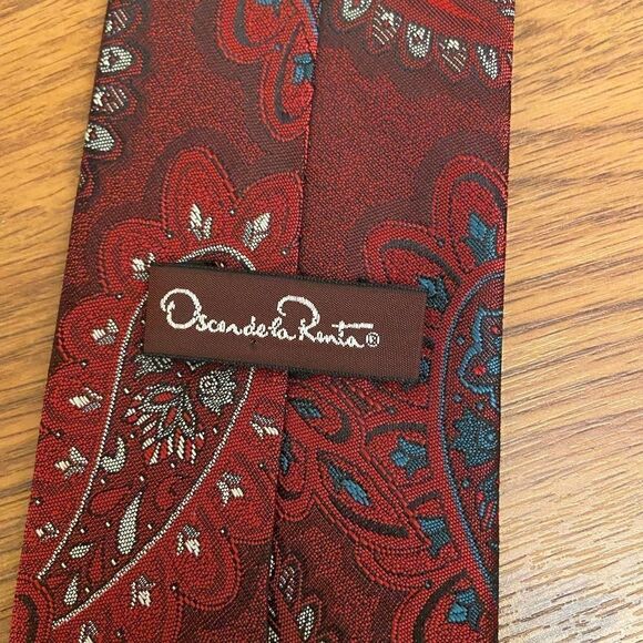 Oscar de la Renta Burgundy Red Paisley Tie - Picture 3 of 3